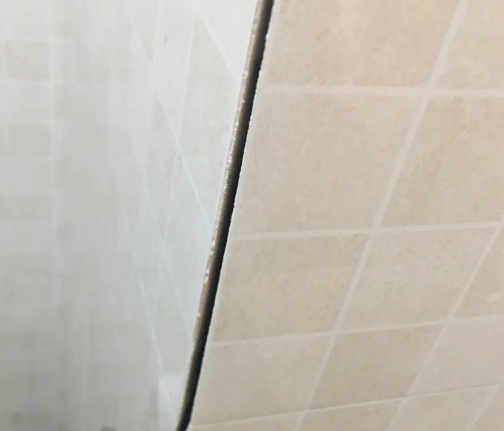 闽侯瓷砖空鼓维修公司分享阳台瓷砖脱落的修复过程可以分为以下几个步骤