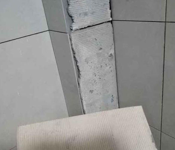 闽侯瓷砖空鼓维修公司分享下厨房瓷砖脱落的补救措施。